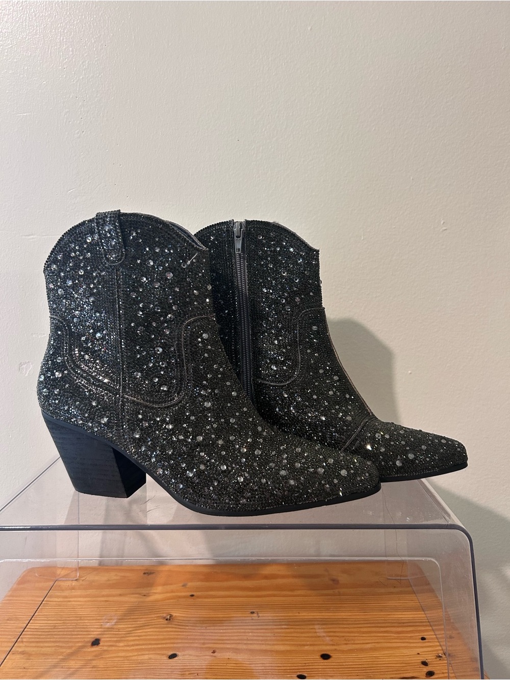 Matisse Women’s Sparkle Western Ankle Boots in Charcoal